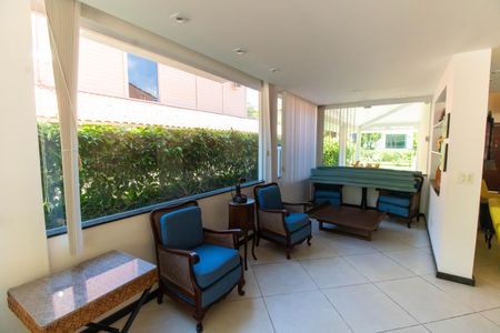 Casa de condomínio à venda com 400m², 4 quartos e 4 vagas Casa de condomínio à venda com 400m², 4 quartos e 4 vagasSala