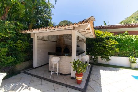 Casa de condomínio à venda com 400m², 4 quartos e 4 vagas Casa de condomínio à venda com 400m², 4 quartos e 4 vagasÁrea externa