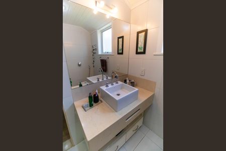 Casa de condomínio à venda com 400m², 4 quartos e 4 vagas Casa de condomínio à venda com 400m², 4 quartos e 4 vagasBanheiro da Suíte 2