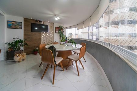 Apartamento à venda com 126m², 3 quartos e 3 vagas Apartamento à venda com 126m², 3 quartos e 3 vagasVaranda da Sala