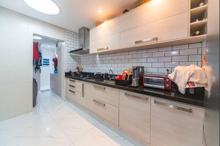 Apartamento à venda com 126m², 3 quartos e 3 vagas Apartamento à venda com 126m², 3 quartos e 3 vagasCozinha