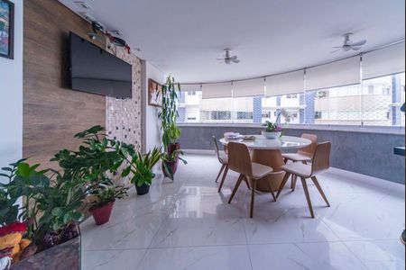 Apartamento à venda com 126m², 3 quartos e 3 vagas Apartamento à venda com 126m², 3 quartos e 3 vagasVaranda da Sala