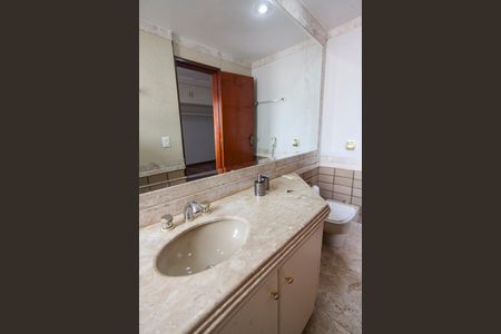 Apartamento para alugar com 263m², 3 quartos e 2 vagas Apartamento para alugar com 263m², 3 quartos e 2 vagasBanheiro da Suíte 2