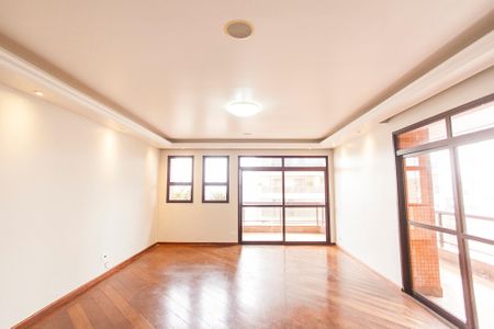 Apartamento para alugar com 263m², 3 quartos e 2 vagas Apartamento para alugar com 263m², 3 quartos e 2 vagasSala