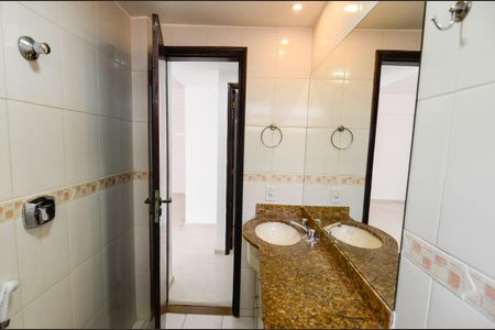 Apartamento à venda com 103m², 2 quartos e 1 vaga Apartamento à venda com 103m², 2 quartos e 1 vagaBanheiro Social