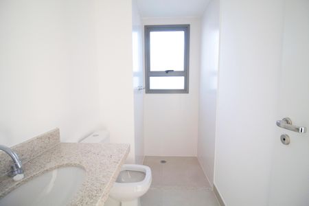 Apartamento à venda com 77m², 2 quartos e 1 vaga Apartamento à venda com 77m², 2 quartos e 1 vagaBanheiro da Suíte 2