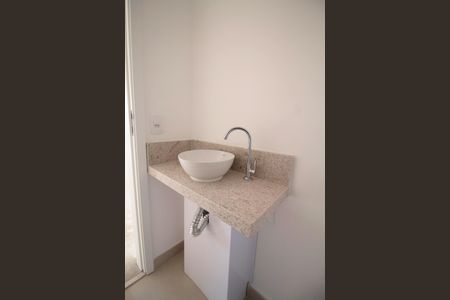 Apartamento à venda com 77m², 2 quartos e 1 vaga Apartamento à venda com 77m², 2 quartos e 1 vagaBanheiro Social