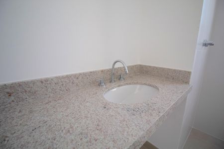 Apartamento à venda com 77m², 2 quartos e 1 vaga Apartamento à venda com 77m², 2 quartos e 1 vagaBanheiro da Suíte 1