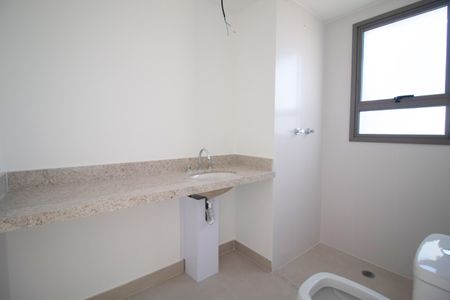 Apartamento à venda com 77m², 2 quartos e 1 vaga Apartamento à venda com 77m², 2 quartos e 1 vagaBanheiro da Suíte 1