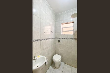 Casa à venda com 250m², 4 quartos e 2 vagas Casa à venda com 250m², 4 quartos e 2 vagasBanheiro Social