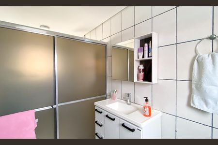 Casa à venda com 250m², 4 quartos e 2 vagas Casa à venda com 250m², 4 quartos e 2 vagasBanheiro da Suíte