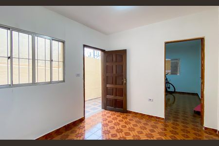 Casa à venda com 250m², 4 quartos e 2 vagas Casa à venda com 250m², 4 quartos e 2 vagasSala
