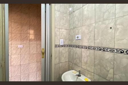 Casa à venda com 250m², 4 quartos e 2 vagas Casa à venda com 250m², 4 quartos e 2 vagasBanheiro Social