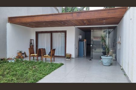 Casa de condomínio à venda com 160m², 1 quarto e 2 vagas Casa de condomínio à venda com 160m², 1 quarto e 2 vagasÁrea externa