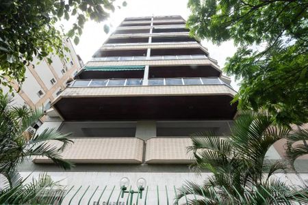 Apartamento para alugar com 240m², 4 quartos e 2 vagasFachada