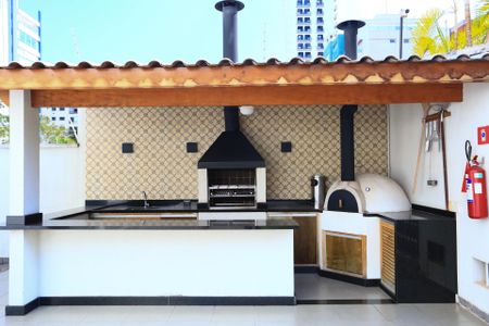 Apartamento à venda com 300m², 3 quartos e 3 vagas Apartamento à venda com 300m², 3 quartos e 3 vagasÁrea comum - Churrasqueira