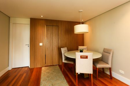 Apartamento à venda com 300m², 3 quartos e 3 vagas Apartamento à venda com 300m², 3 quartos e 3 vagasSala 1