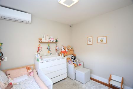 Apartamento à venda com 300m², 3 quartos e 3 vagas Apartamento à venda com 300m², 3 quartos e 3 vagasSuíte 2