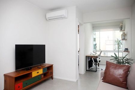 Sala de apartamento para alugar com 1 quarto, 55m² em Centro Histórico, Porto Alegre