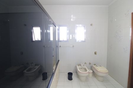 Casa à venda com 550m², 6 quartos e 6 vagasSuíte 1 / banheiro