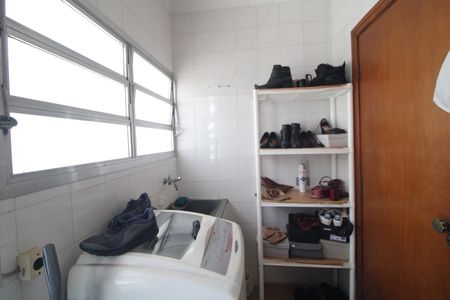 Casa à venda com 550m², 6 quartos e 6 vagasLavanderia 2