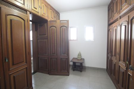 Casa à venda com 550m², 6 quartos e 6 vagasSuíte 1 / closet