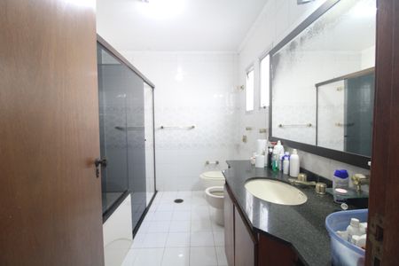 Casa à venda com 550m², 6 quartos e 6 vagasSuíte 2 / banheiro