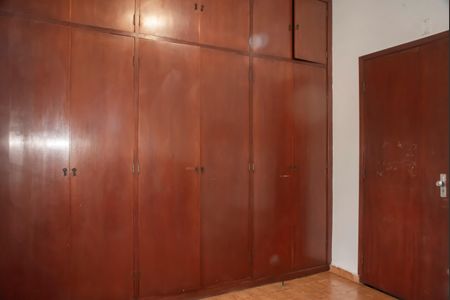 Casa à venda com 200m², 3 quartos e 3 vagasSuíte 2