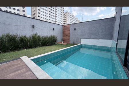 Casa à venda com 118m², 3 quartos e 2 vagas Casa à venda com 118m², 3 quartos e 2 vagasPiscina