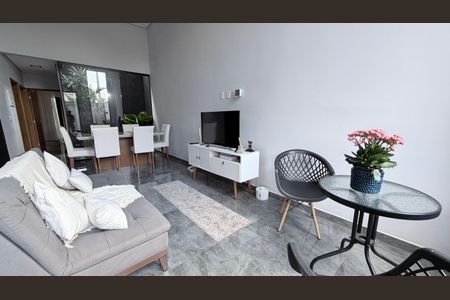 Casa à venda com 118m², 3 quartos e 2 vagas Casa à venda com 118m², 3 quartos e 2 vagasSala