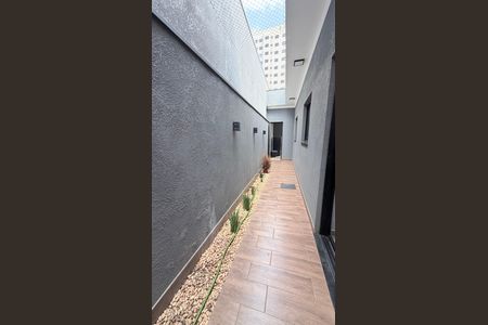 Casa à venda com 118m², 3 quartos e 2 vagas Casa à venda com 118m², 3 quartos e 2 vagasCorredor