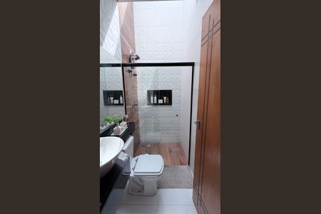 Casa à venda com 118m², 3 quartos e 2 vagas Casa à venda com 118m², 3 quartos e 2 vagasBanheiro