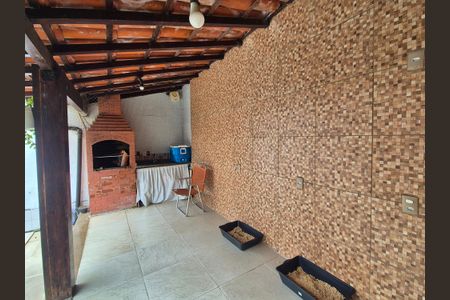 Casa à venda com 360m², 2 quartos e 2 vagas Casa à venda com 360m², 2 quartos e 2 vagasÁrea externa