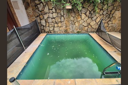 Casa à venda com 360m², 2 quartos e 2 vagas Casa à venda com 360m², 2 quartos e 2 vagasÁrea externa