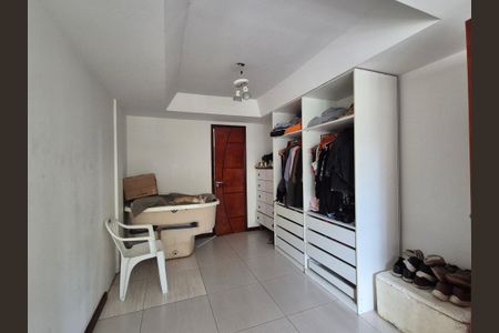 Casa à venda com 360m², 2 quartos e 2 vagas Casa à venda com 360m², 2 quartos e 2 vagasCloset da suite 1