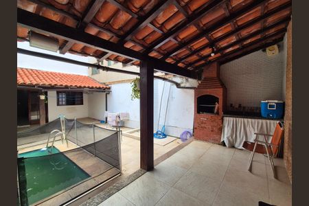 Casa à venda com 360m², 2 quartos e 2 vagas Casa à venda com 360m², 2 quartos e 2 vagasÁrea externa