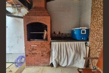 Casa à venda com 360m², 2 quartos e 2 vagas Casa à venda com 360m², 2 quartos e 2 vagasÁrea externa