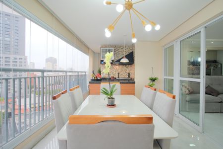 Apartamento à venda com 110m², 3 quartos e 2 vagasVaranda