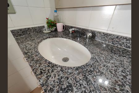 Apartamento à venda com 74m², 2 quartos e 1 vagaBanheiro da Suíte 1