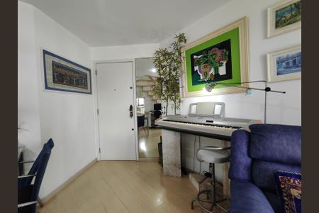 Sala de apartamento para alugar com 2 quartos, 74m² em Barra da Tijuca, Rio de Janeiro