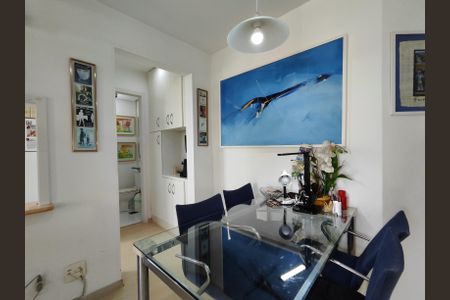 Apartamento à venda com 74m², 2 quartos e 1 vagaSala