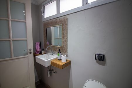 Casa de condomínio à venda com 315m², 5 quartos e 3 vagas Casa de condomínio à venda com 315m², 5 quartos e 3 vagasLavabo