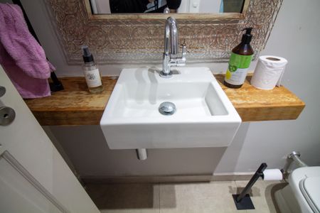 Casa de condomínio à venda com 315m², 5 quartos e 3 vagas Casa de condomínio à venda com 315m², 5 quartos e 3 vagasLavabo