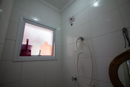 Casa de condomínio à venda com 315m², 5 quartos e 3 vagas Casa de condomínio à venda com 315m², 5 quartos e 3 vagasBanheiro de Serviço