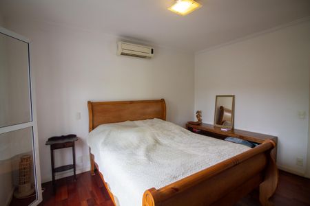 Casa de condomínio à venda com 315m², 5 quartos e 3 vagas Casa de condomínio à venda com 315m², 5 quartos e 3 vagasQuarto 4 - Suíte 2