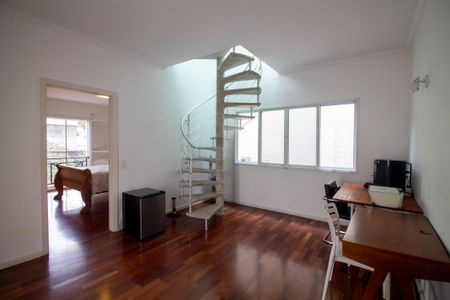 Casa de condomínio à venda com 315m², 5 quartos e 3 vagas Casa de condomínio à venda com 315m², 5 quartos e 3 vagasSala Intima