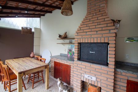 Casa de condomínio à venda com 315m², 5 quartos e 3 vagas Casa de condomínio à venda com 315m², 5 quartos e 3 vagasChurrasqueira