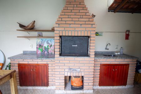 Casa de condomínio à venda com 315m², 5 quartos e 3 vagas Casa de condomínio à venda com 315m², 5 quartos e 3 vagasChurrasqueira