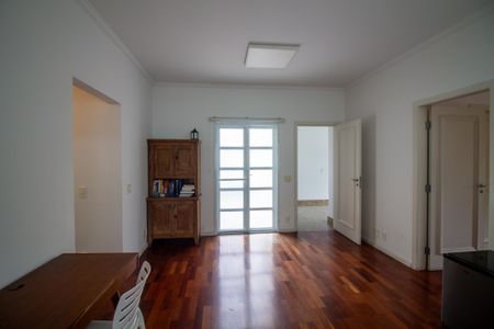 Casa de condomínio à venda com 315m², 5 quartos e 3 vagas Casa de condomínio à venda com 315m², 5 quartos e 3 vagasSala Intima