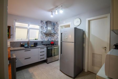 Casa de condomínio à venda com 315m², 5 quartos e 3 vagas Casa de condomínio à venda com 315m², 5 quartos e 3 vagasCozinha